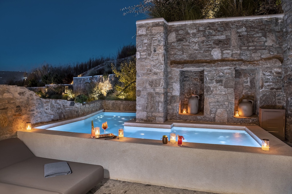 STONE Suite with Private Pool and Garden View - Photo 16