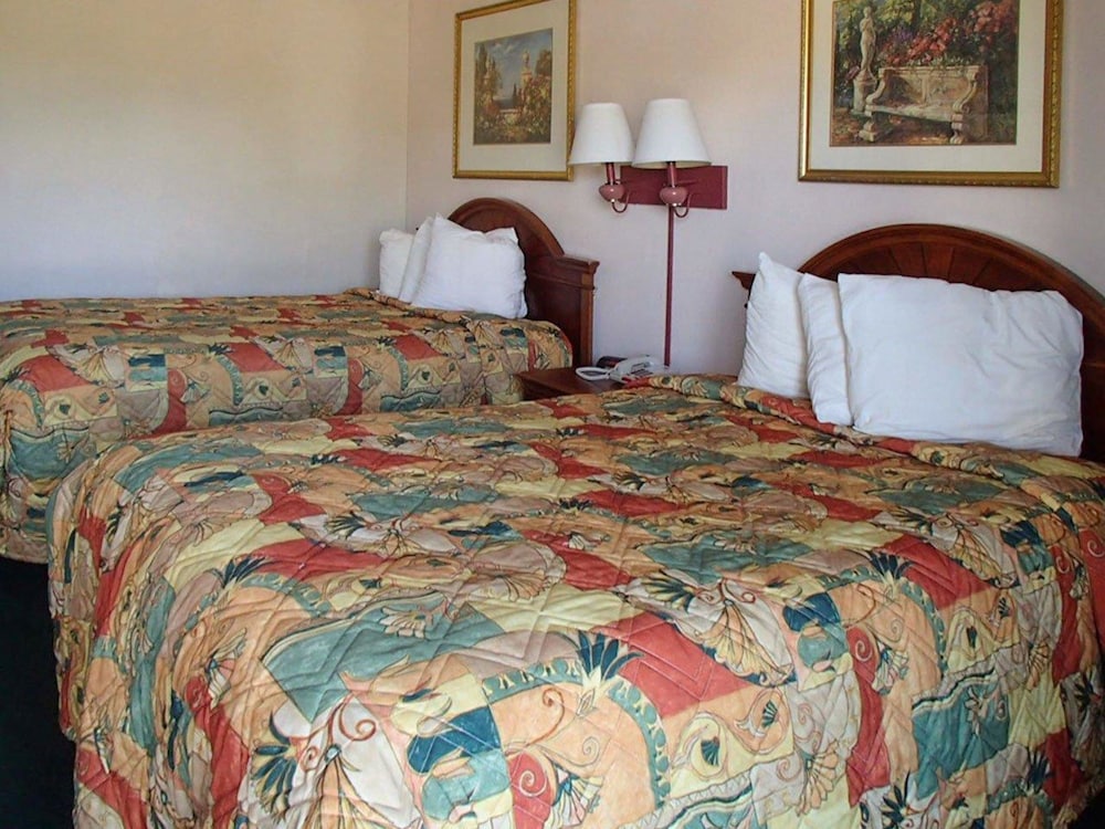 Standard Room, 2 Double Beds, Smoking - Photo 1