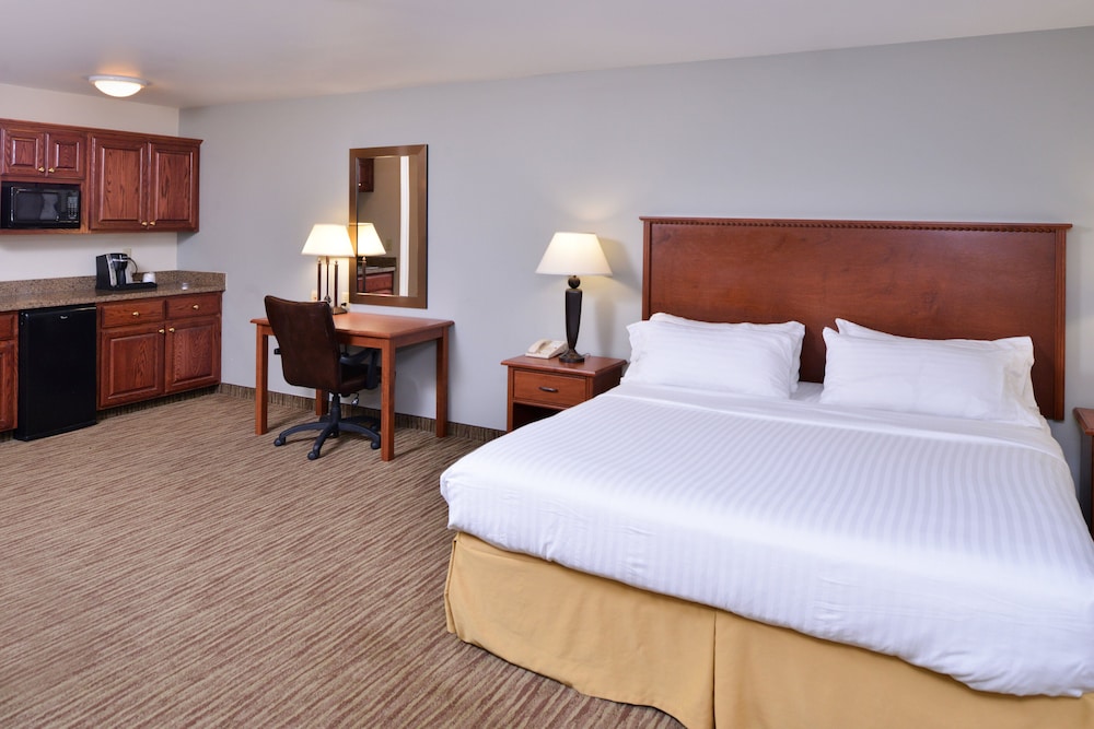 Suite, 1 King Bed with Sofa bed (Dining) photo 3