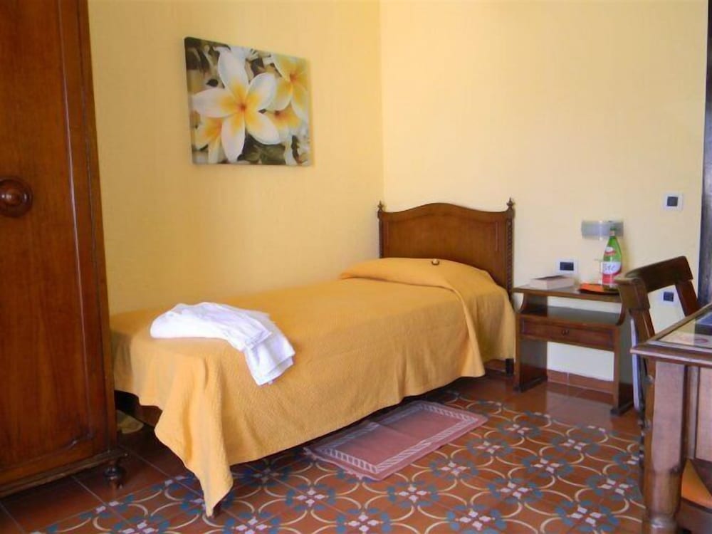 Single Room photo 1