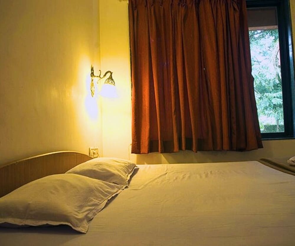Deluxe Room Garden Facing