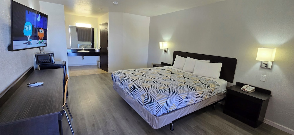 Standard Room, 1 King Bed, Non Smoking photo 1