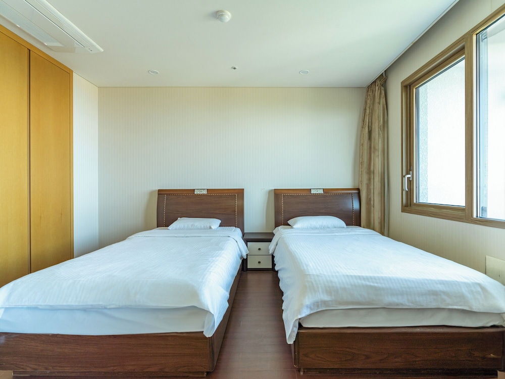 Basic Double or Twin Room, Balcony, Ocean View
