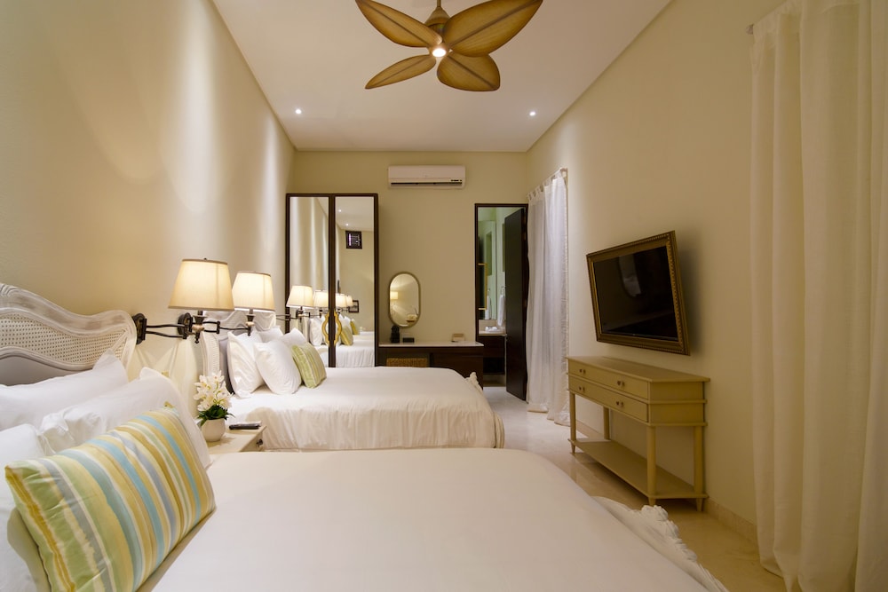 Superior Twin Room, 2 Queen Beds photo 2