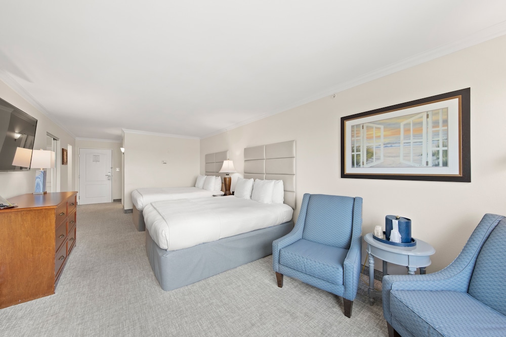 Deluxe Double Queen East View with Tub