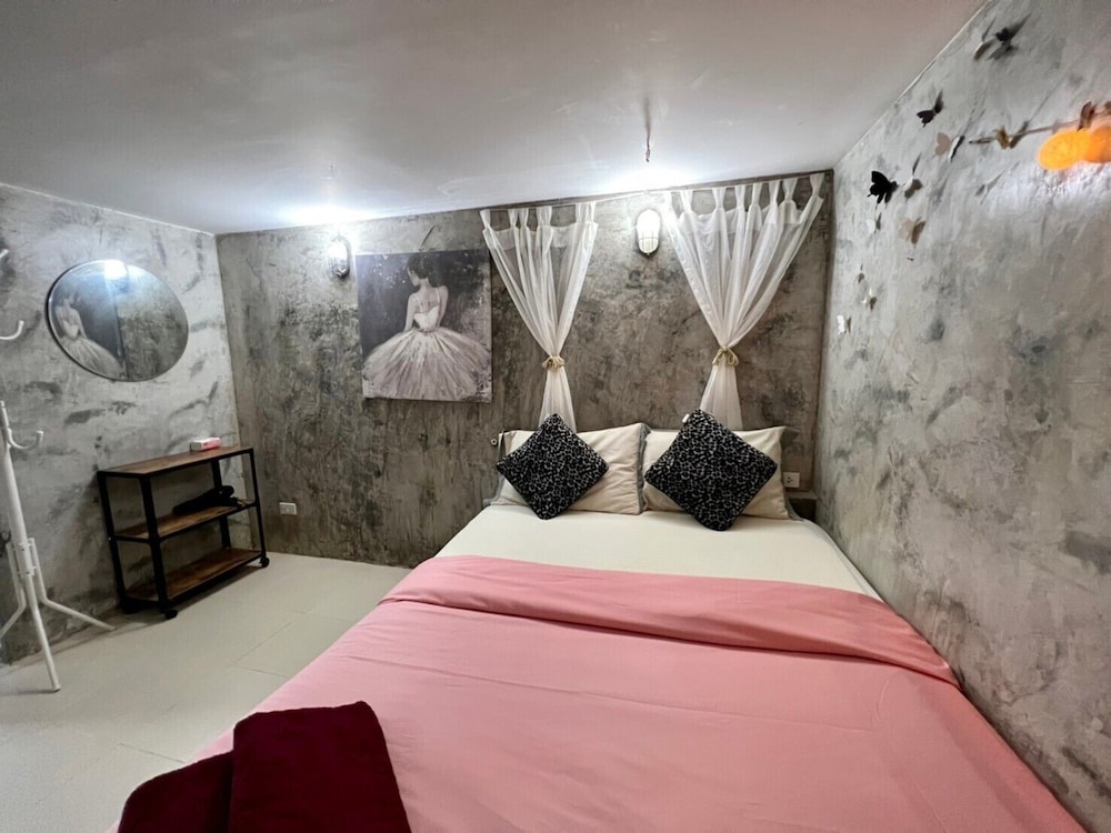 Deluxe Room, 1 Queen Bed - Photo 31