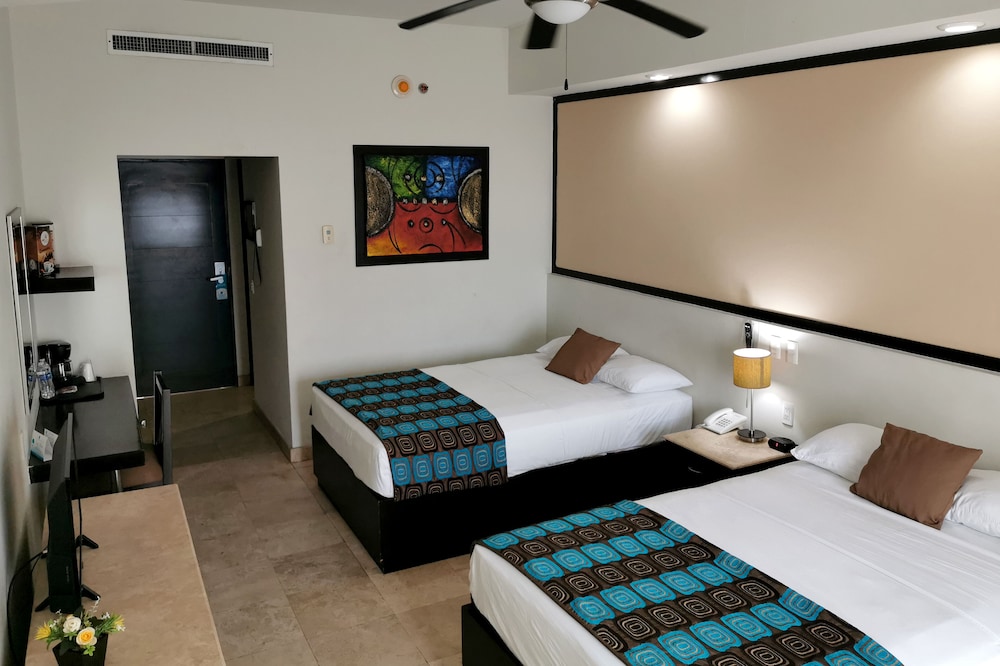 Standard Room, 2 Double Beds - Photo 1