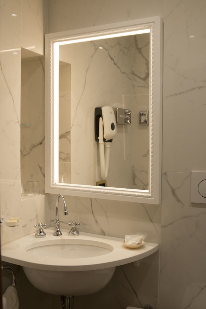 Double or Twin Room - Photo 22