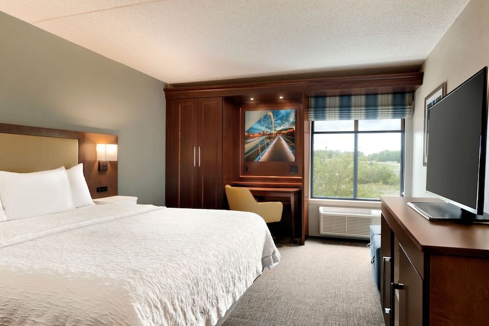 Room, 1 King Bed, Accessible - Photo 2