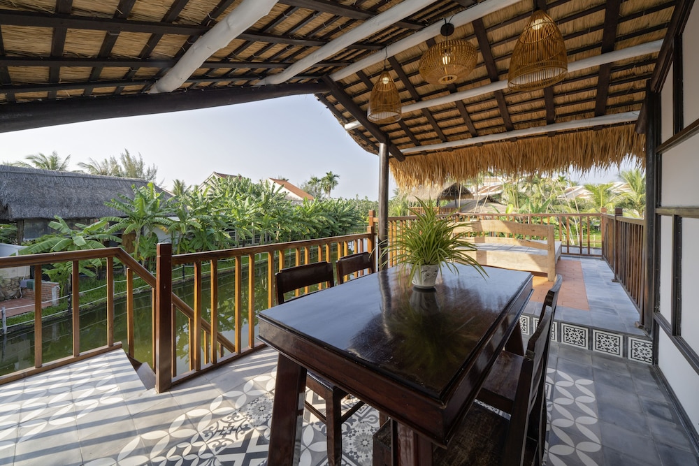 Floating Bungalow photo 2