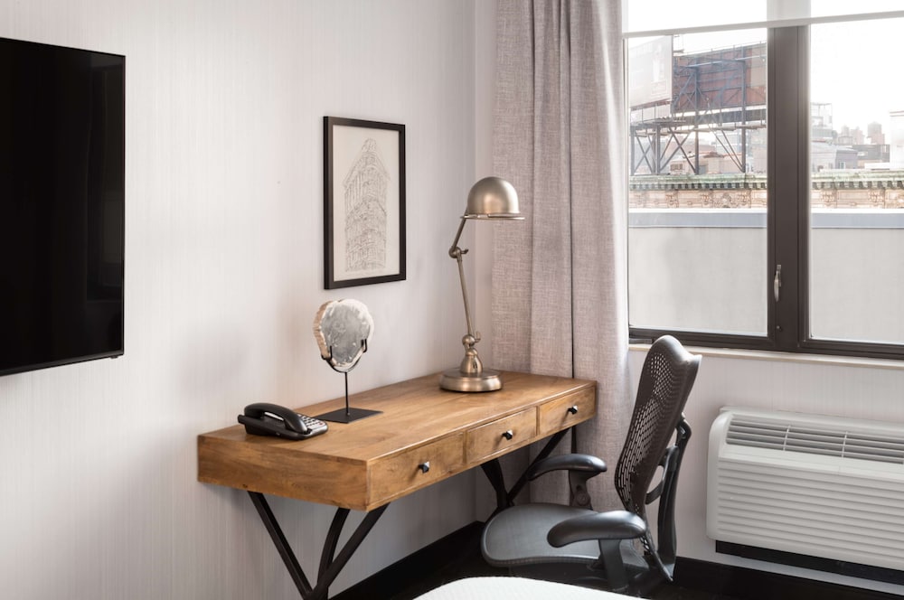Suite, 1 Bedroom thumbnail 6