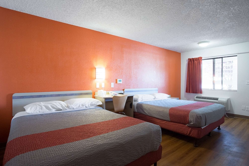 Standard Room, 2 Double Beds, Non Smoking photo 1