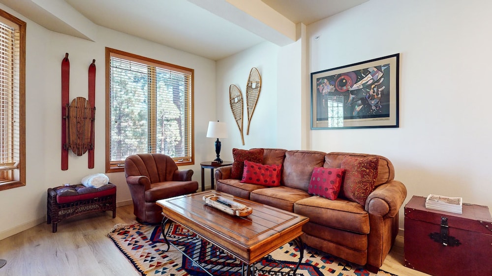 Condo, 2 Bedrooms