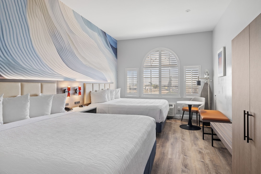 Standard Room, Multiple Beds - Photo 1