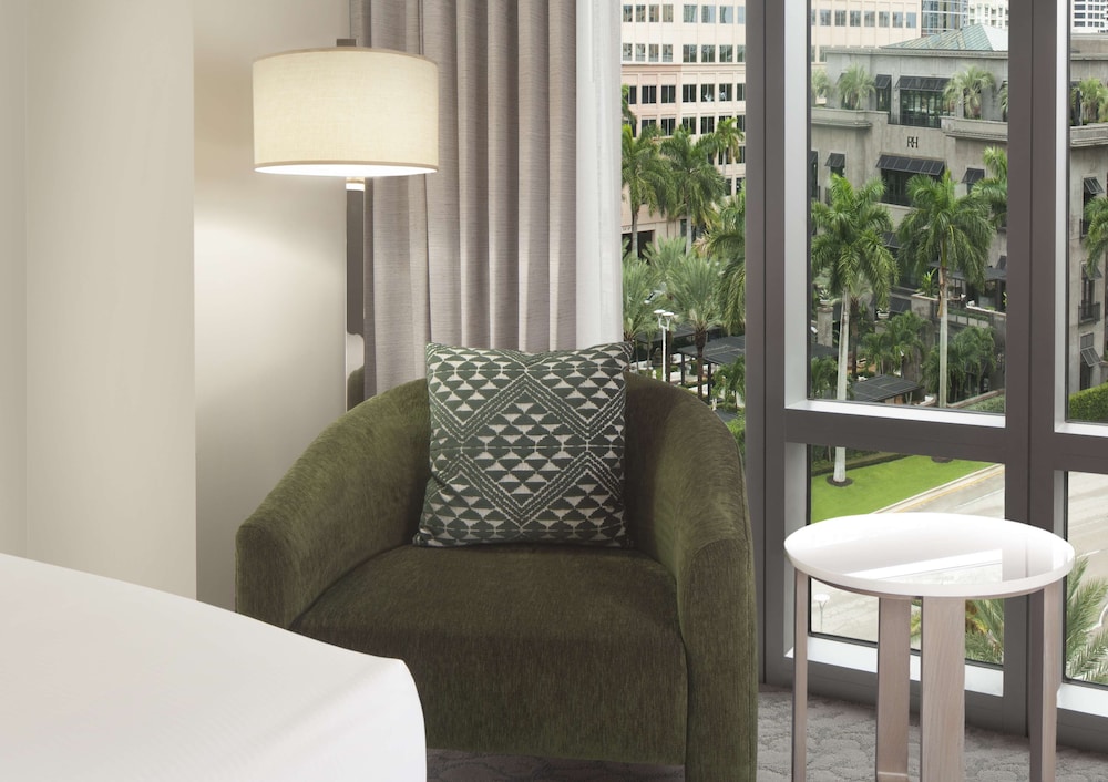 Room, 1 King Bed, City View, Executive Level