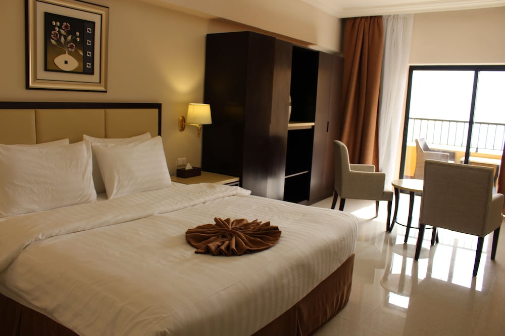 Executive Suite, Sea View, Beachside photo 2