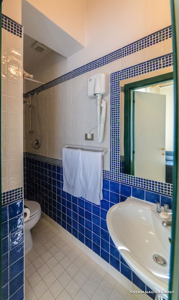 Superior Double Room, 1 Double Bed, Balcony, Sea View - Photo 4