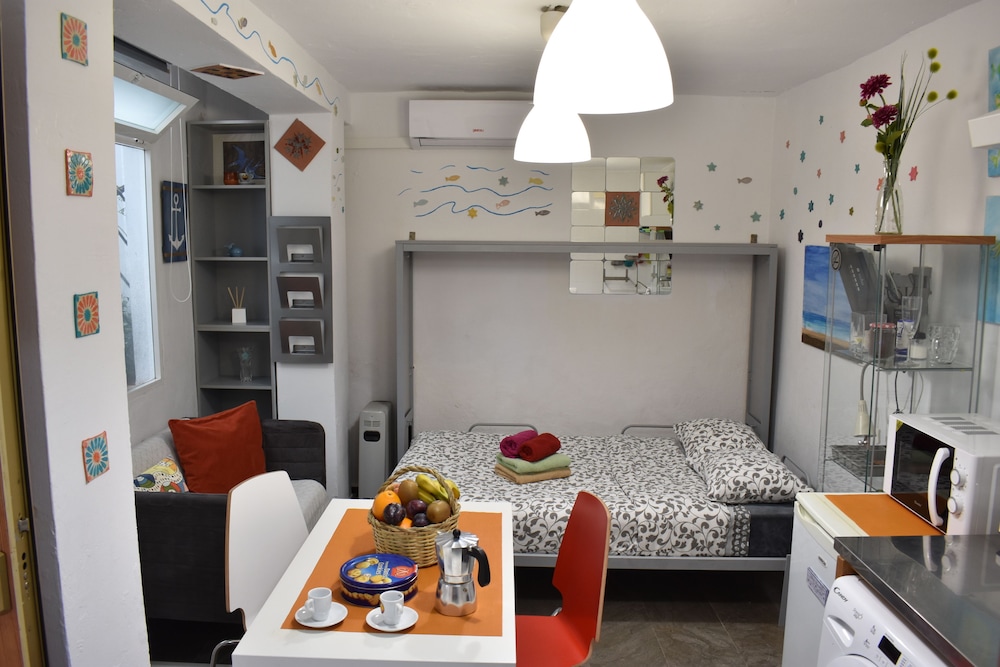 Economy Studio, 1 Double Bed with Sofa bed, Terrace, Courtyard View - Photo 1