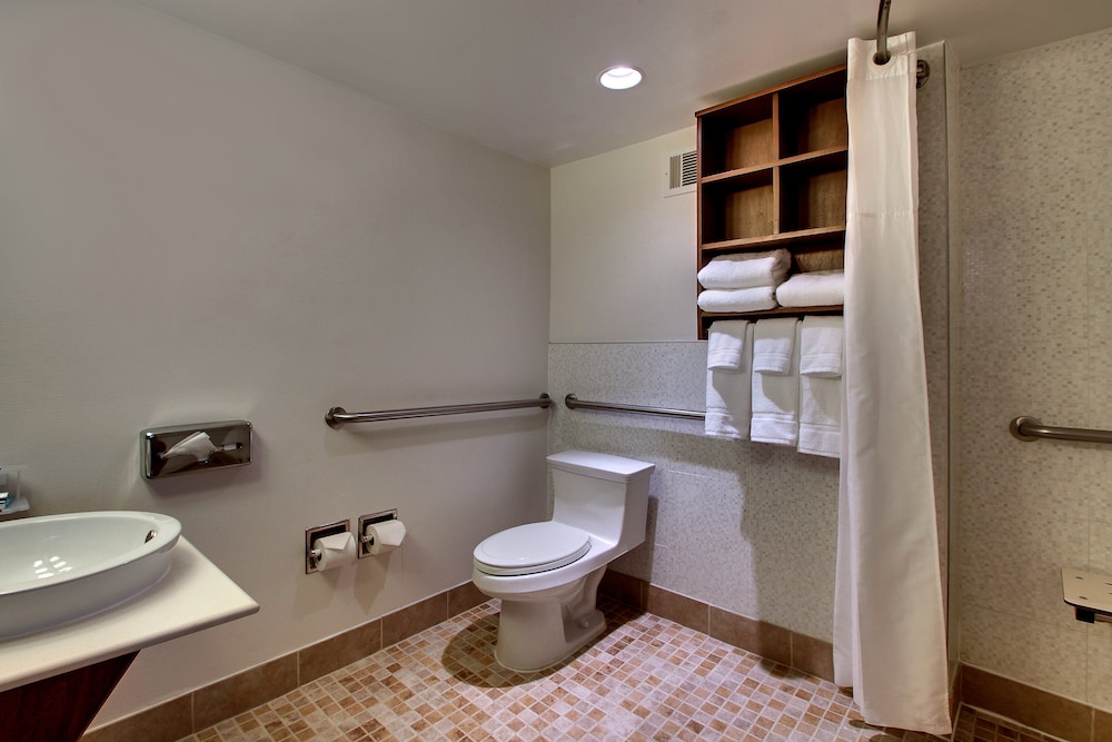 Room, 2 Double Beds, Accessible (Comms Accessible. Roll-In Shower) photo 1
