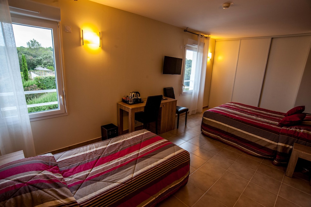 Family Room, Multiple Beds, Valley View photo 2
