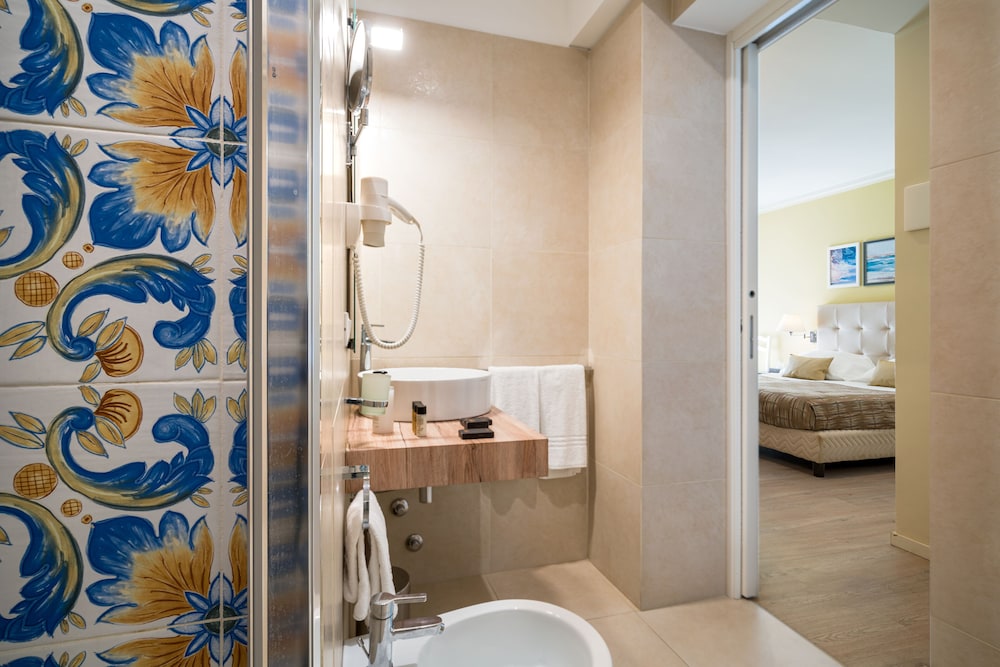 Comfort Quadruple Room, Partial Sea View thumbnail 6