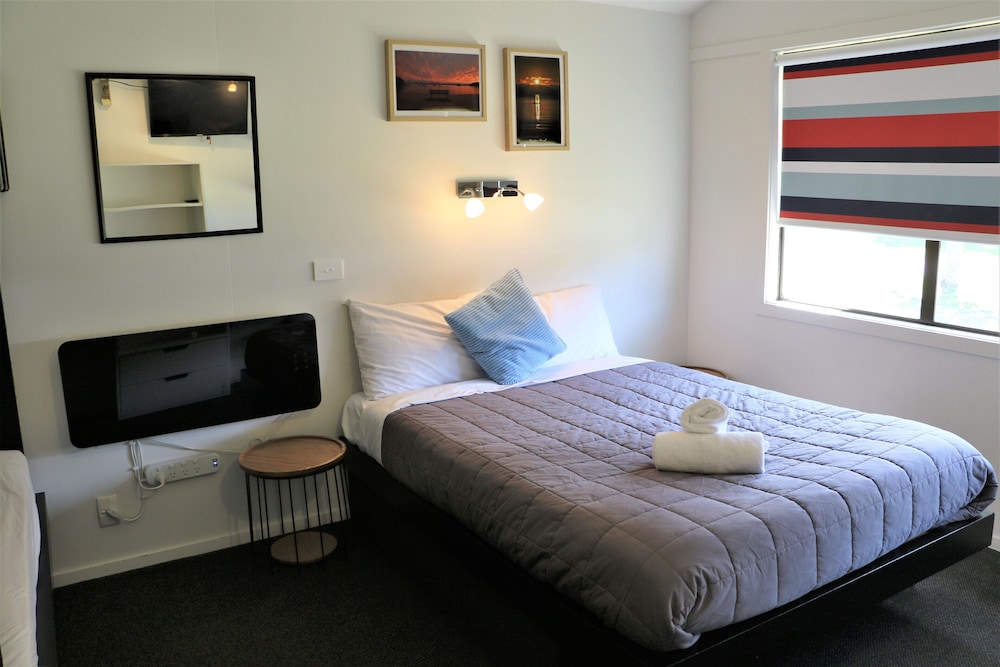 Economy Cabin photo 2