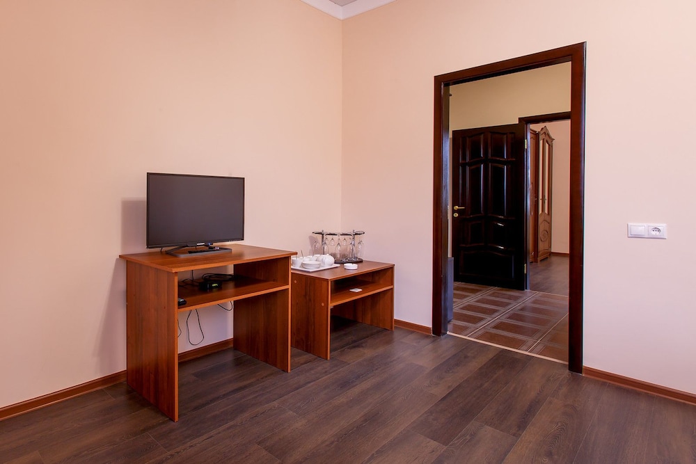 Economy Quadruple Room, Multiple Beds, Non Smoking, City View photo 1