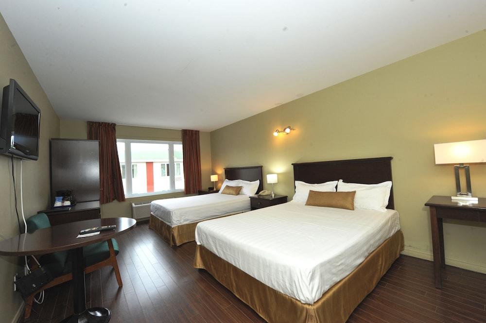 Classic Room, 2 Queen Beds, Pets Allowed photo 1