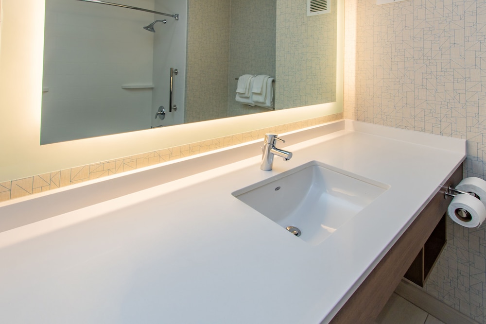 Suite, Multiple Beds - Photo 7