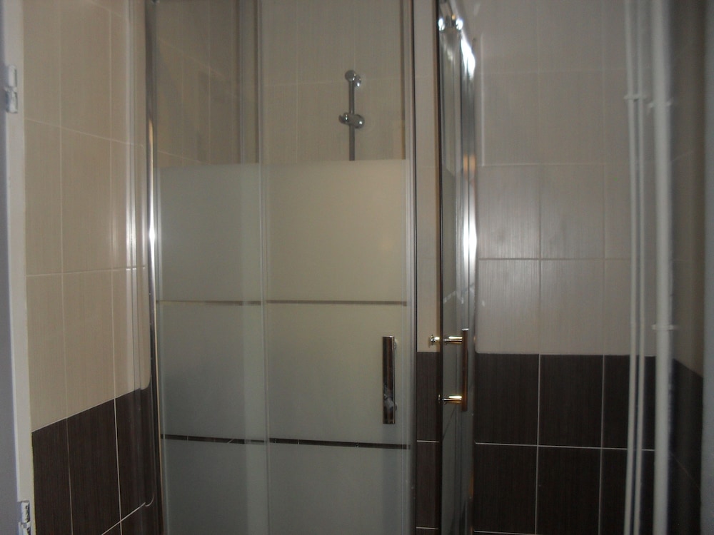 Family Room, Private Bathroom (shared toilets) photo 3