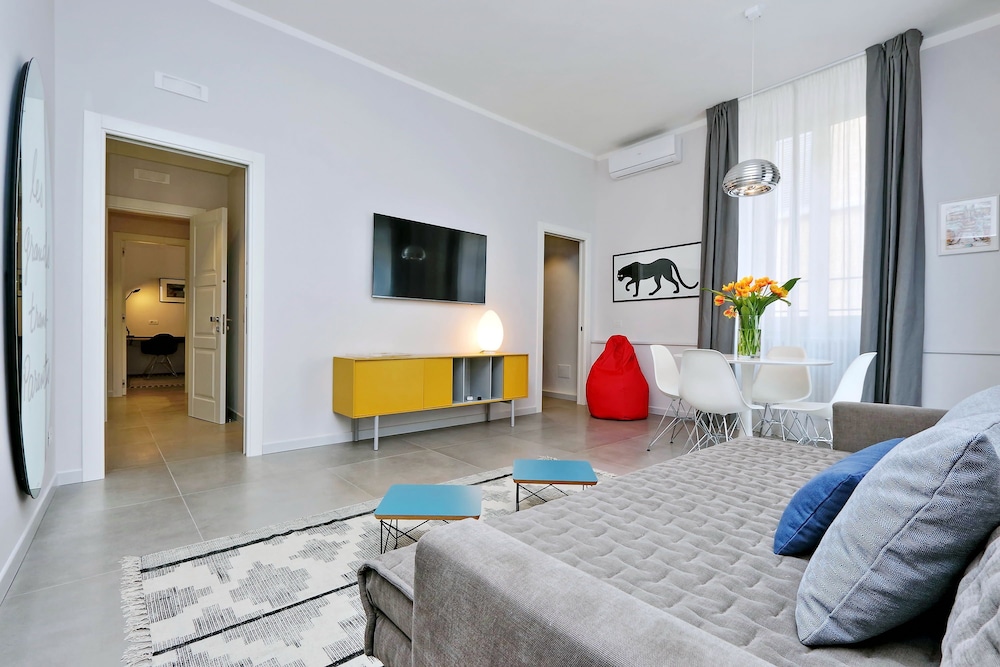 Deluxe Townhome photo 2