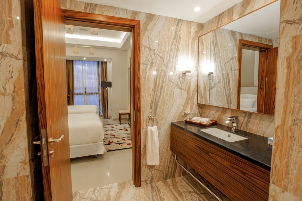 Premier Apartment, 2 Queen Beds, Ocean View - Photo 7