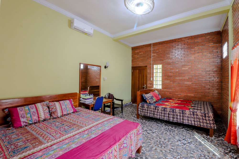 Deluxe Family Room - Photo 1