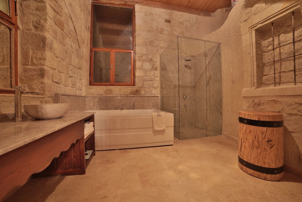 Executive Suite - Photo 11