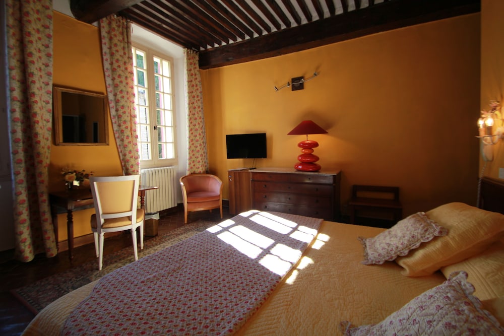 Standard Double Room, Bathtub