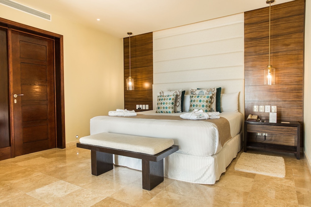 Preferred Club Governor Suite