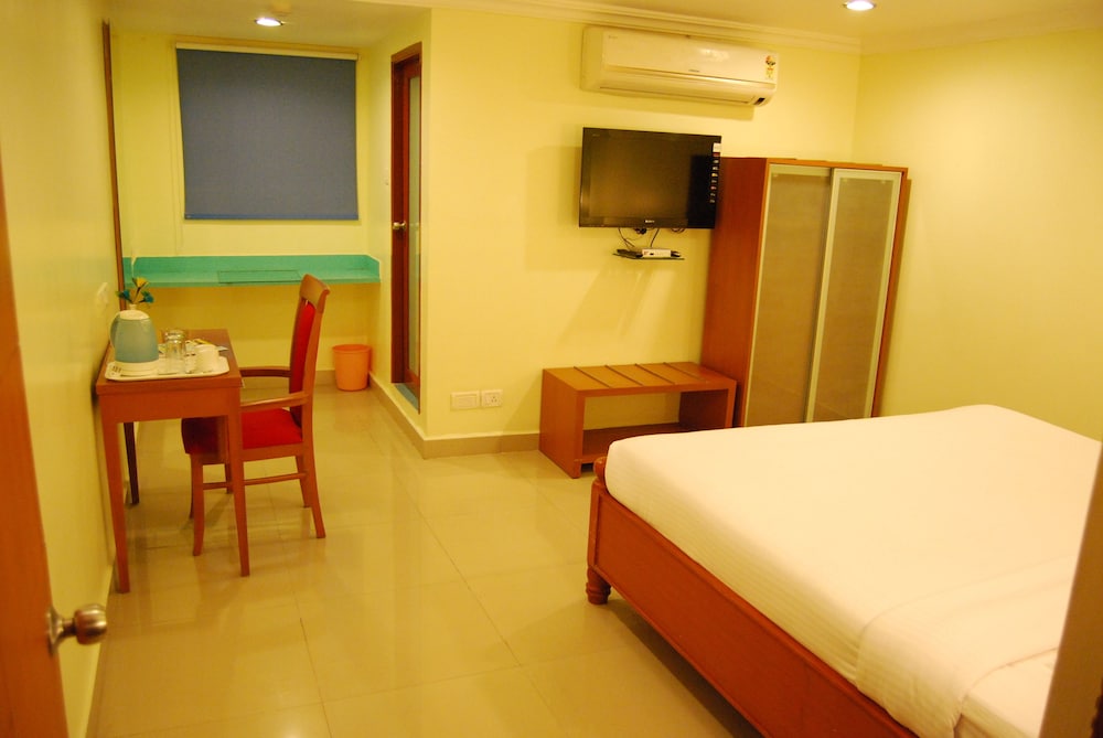Standard Room, 1 King Bed