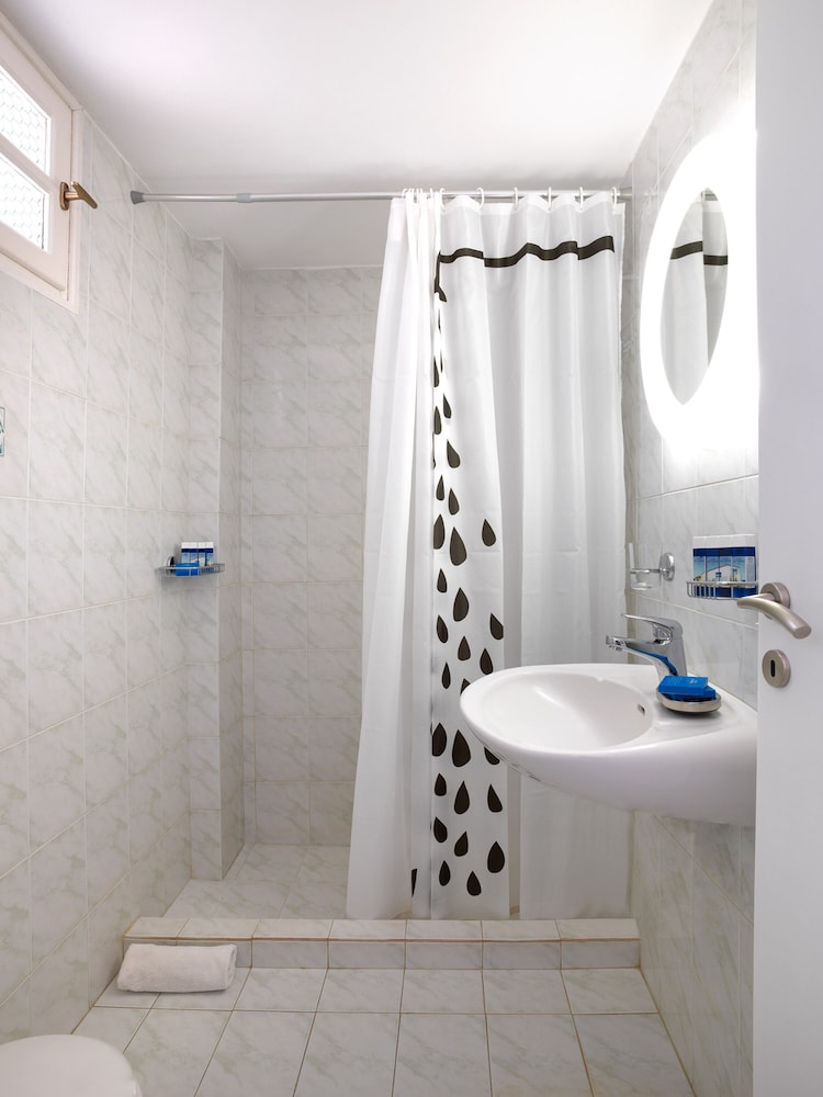 Superior Triple Room photo 3