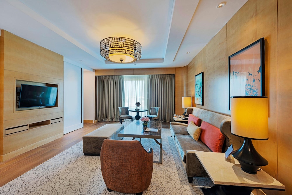 Club Suite, 1 Bedroom - Photo 4