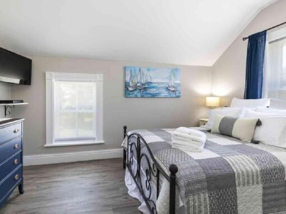 Room, 1 Queen Bed, Private Bathroom photo 2