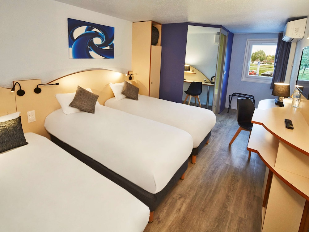Standard Room, Multiple Beds - Photo 2