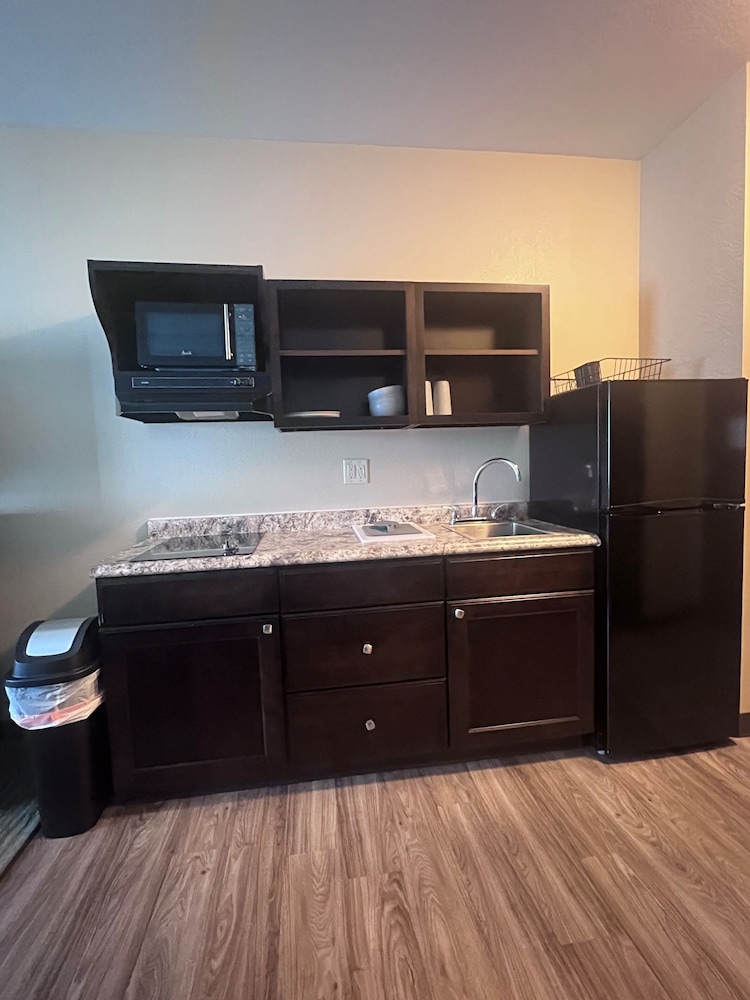 Suite, 1 Queen Bed, Non Smoking (Single, Extended Stay) photo 2