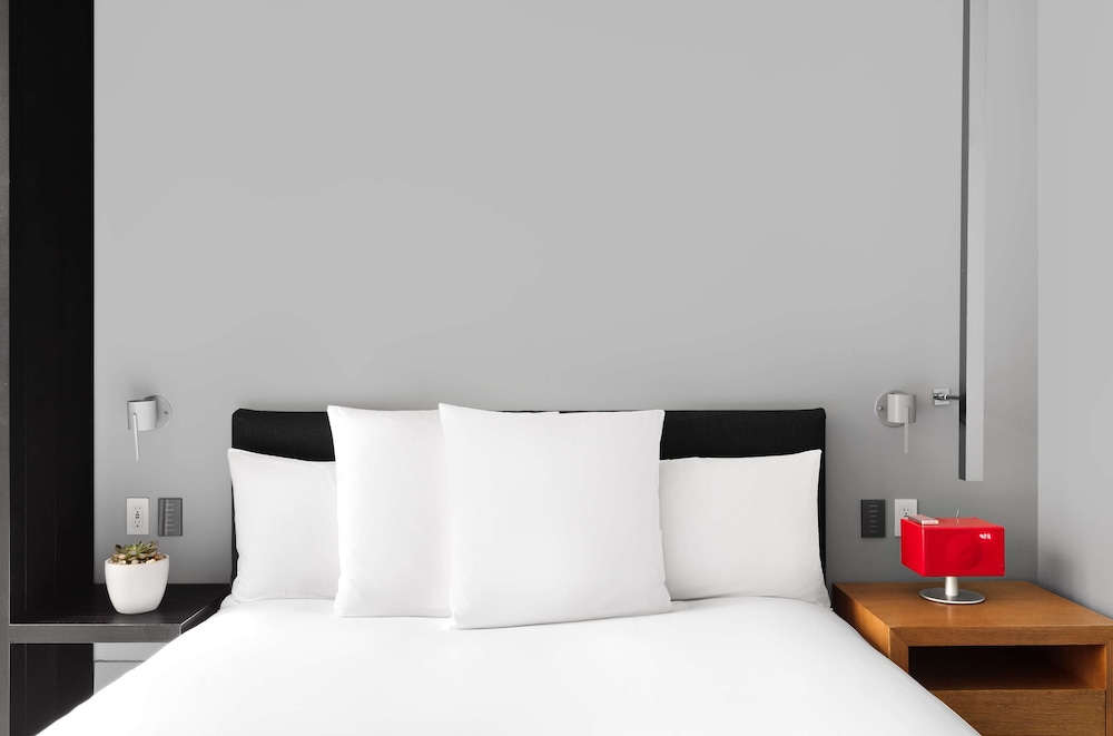 Andaz, Suite, 1 King Bed thumbnail 5
