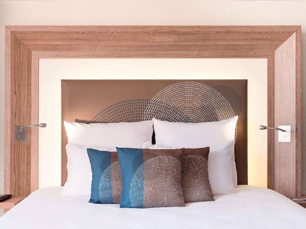 Standard Room, 1 Queen Bed with Sofa bed thumbnail 5