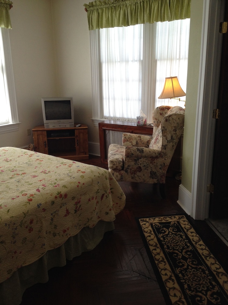 Standard Double Room, 1 Queen Bed, Private Bathroom photo 2