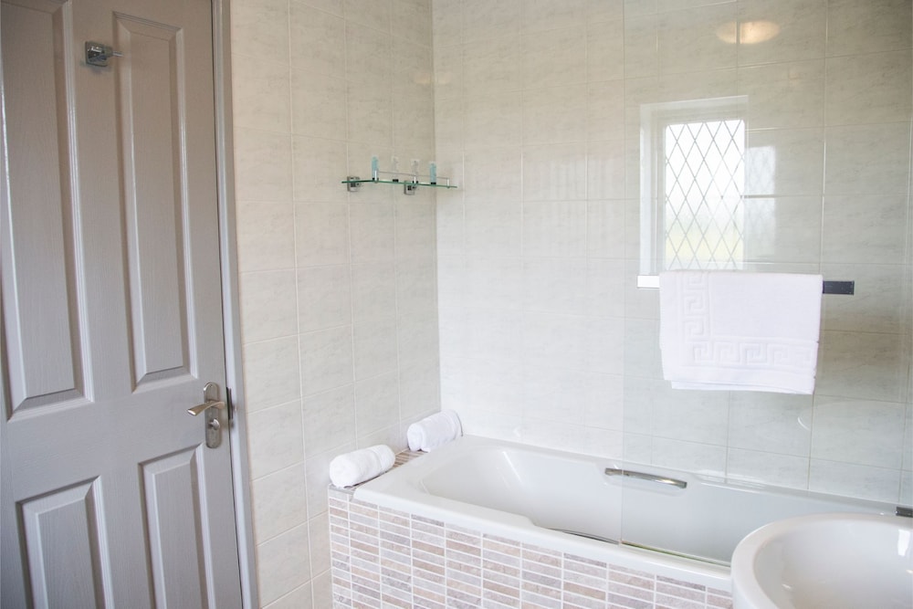 Family Suite, Ensuite photo 3