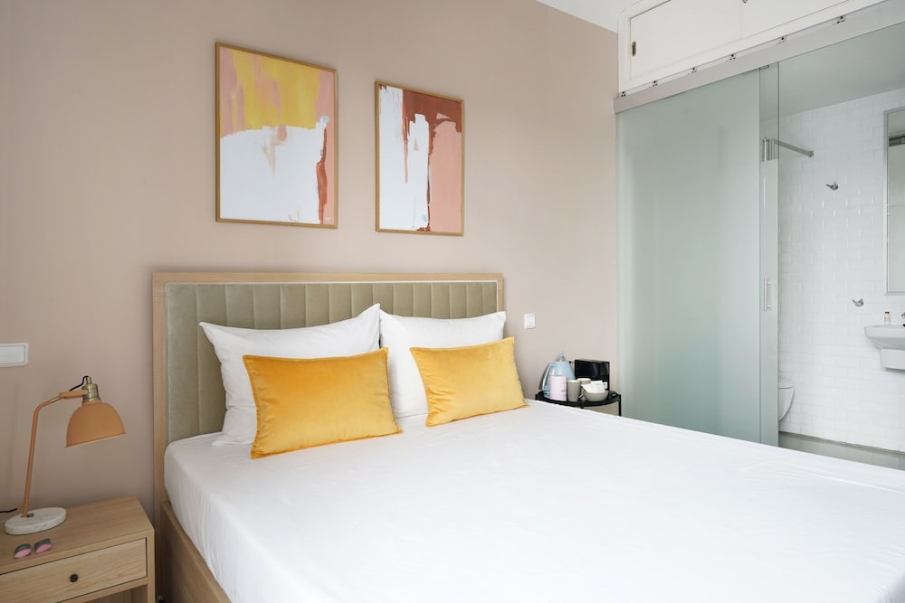 Small Room - Photo 24