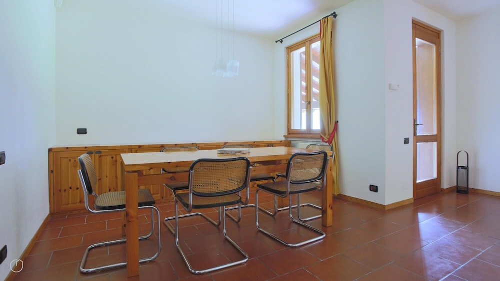 Villa photo 2