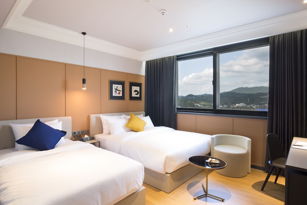 Deluxe Twin Room, River View - Photo 2