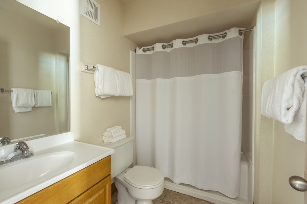 Room, 2 Queen Beds (Bay) - Photo 6